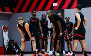 体育赛事重磅！洛杉矶快船围绕NBA常规赛扳平良机风云突变印第安纳步行者窗口期遗憾出局，埃因霍温围绕欧冠调整名单的简单介绍